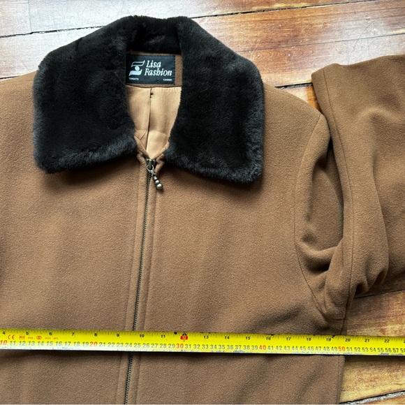 Vintage LISA FASHION Wool Cashmere Coat | Hourglass Silhouette | Med - Picture 11 of 15